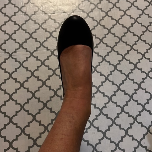 Only wore twice. Shoe size run small. Very cute! - Picture 3 of 4